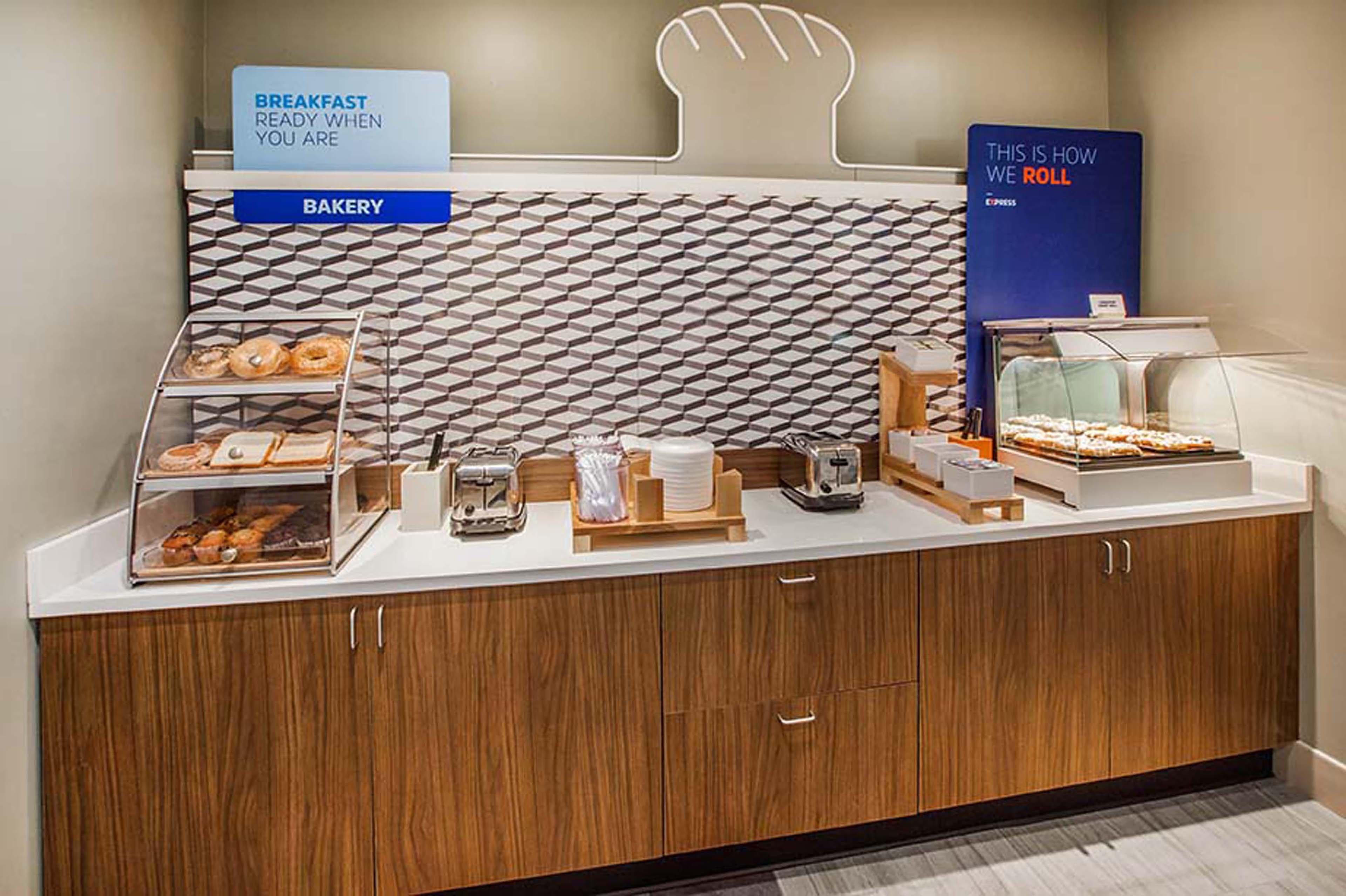 Holiday Inn Express Hotel & Suites Plano West - Frisco By Ihg Dış mekan fotoğraf